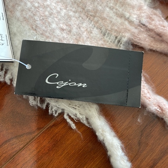 NWT Cejon Pink and Tan Plaid Blanket Wrap Tassel Scarf - Picture 8 of 11